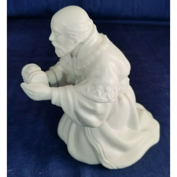 Vintage Avon Nativity MAGI Figurine MELCHIOR White Porcelain Collectible 1982 - Picture 2 of 5